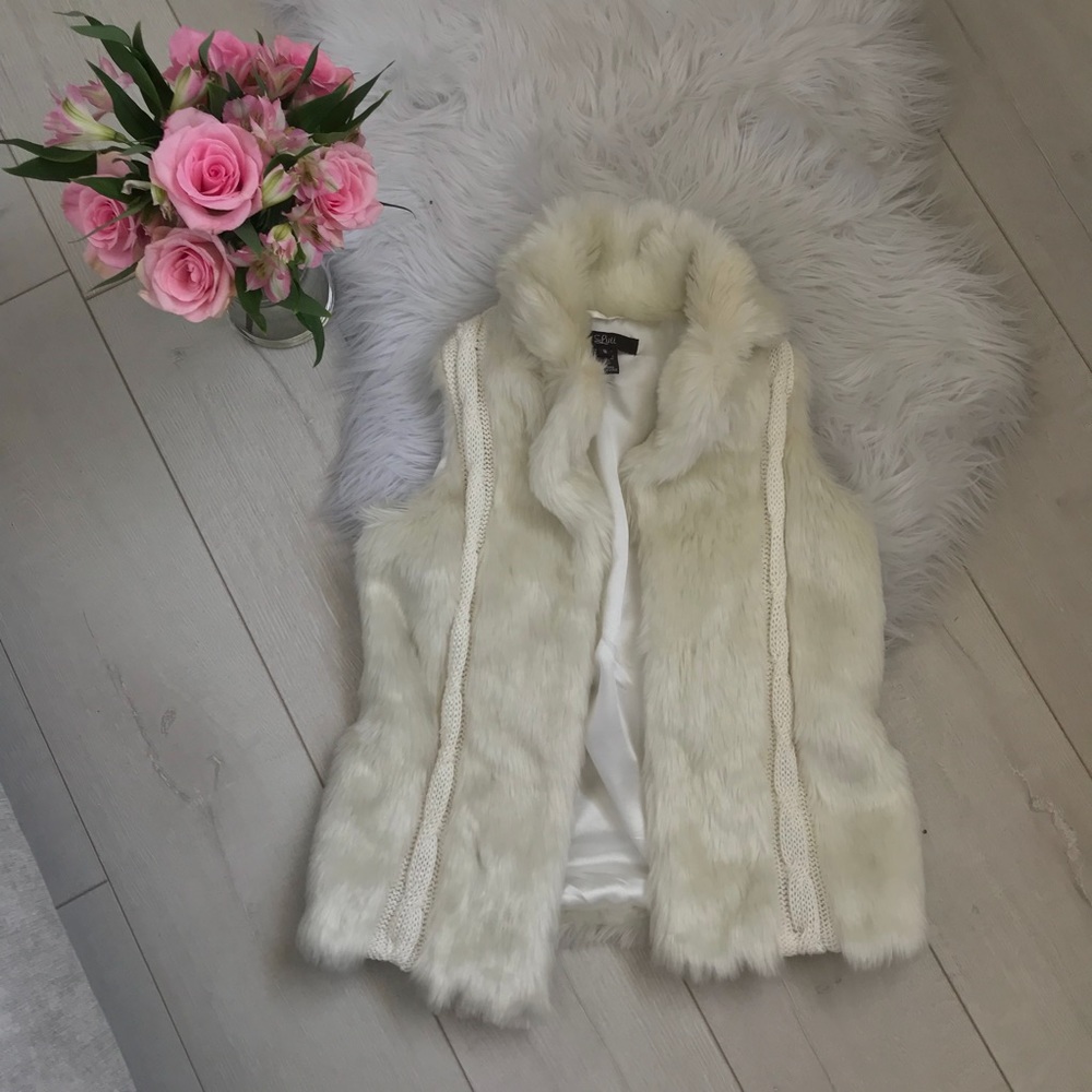 LUII Clothing White Faux FUR VEST SIZE Small - Picture 7 of 8